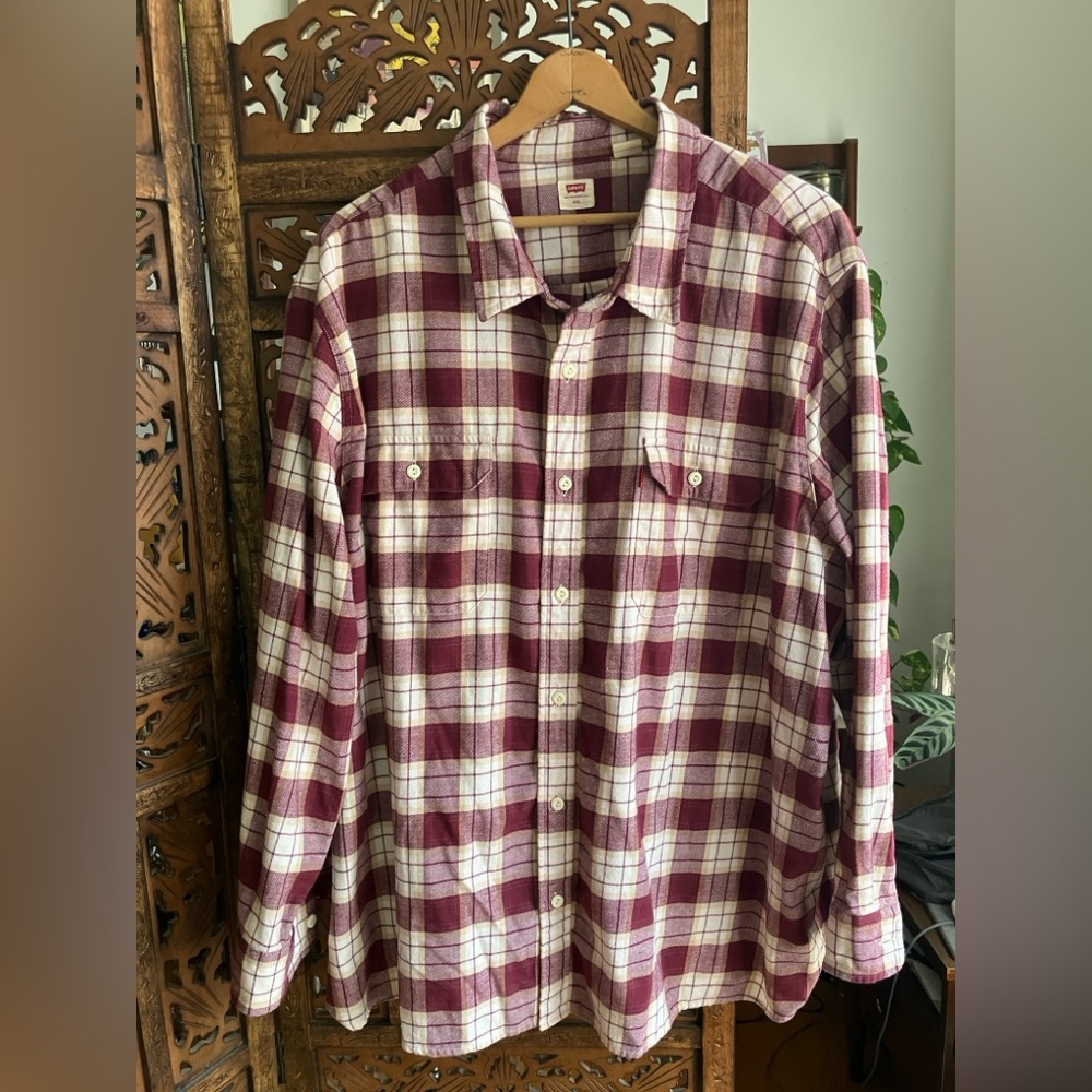 Levi’s soft plaid, flannel button down shirt
